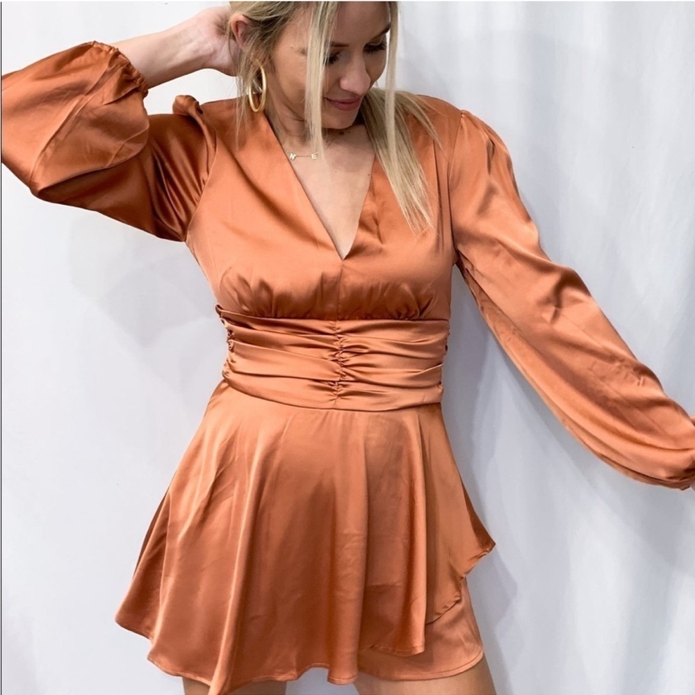 Le‎ Lis Wonderful Feeling Romper Size M